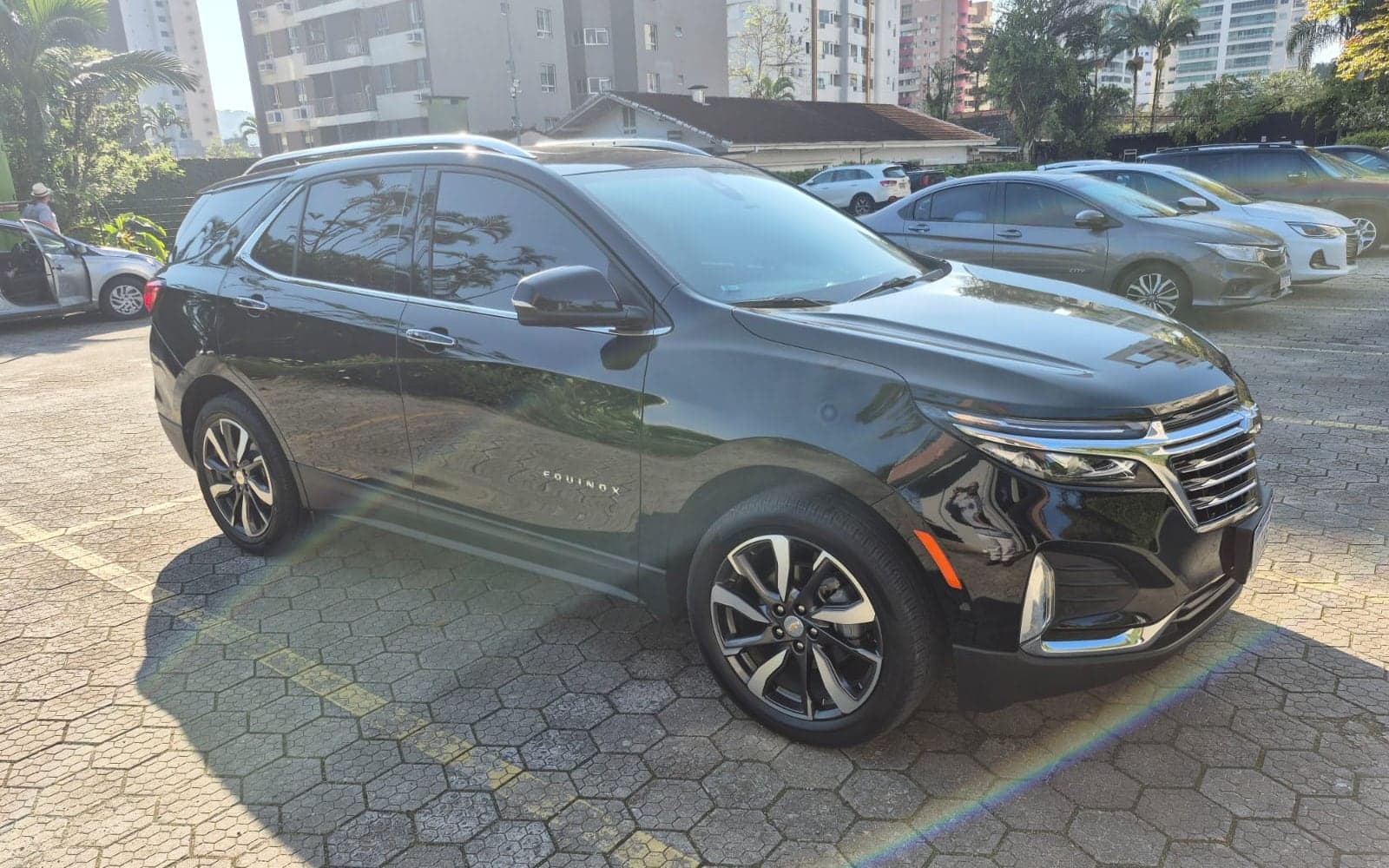Chevrolet Equinox preta da Reis Transporte Executivo